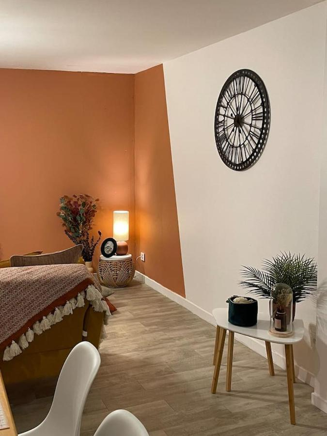 Comme Un Air De Provence A Blois Apartment Ngoại thất bức ảnh