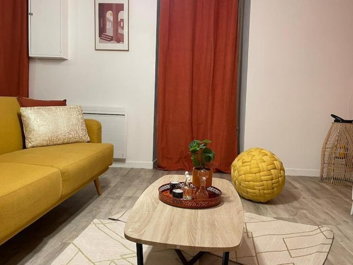 Comme Un Air De Provence A Blois Apartment Ngoại thất bức ảnh