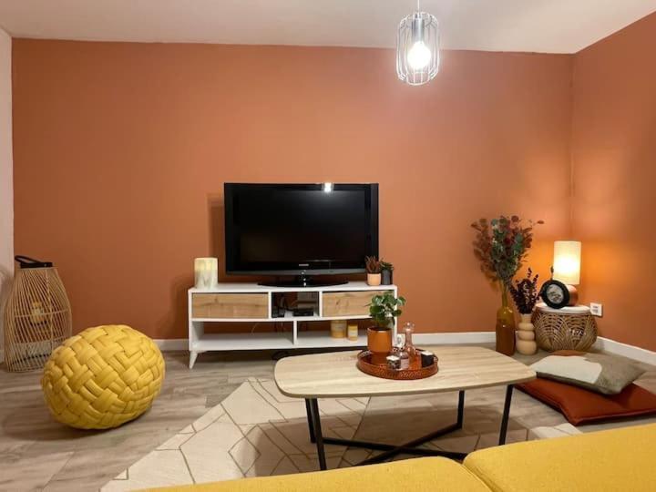 Comme Un Air De Provence A Blois Apartment Ngoại thất bức ảnh